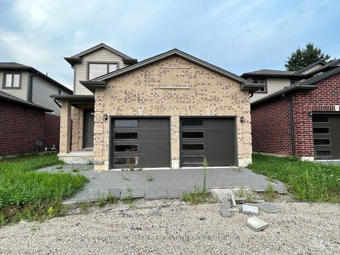 1600 Chickadee Trail • London South, ON photo 33