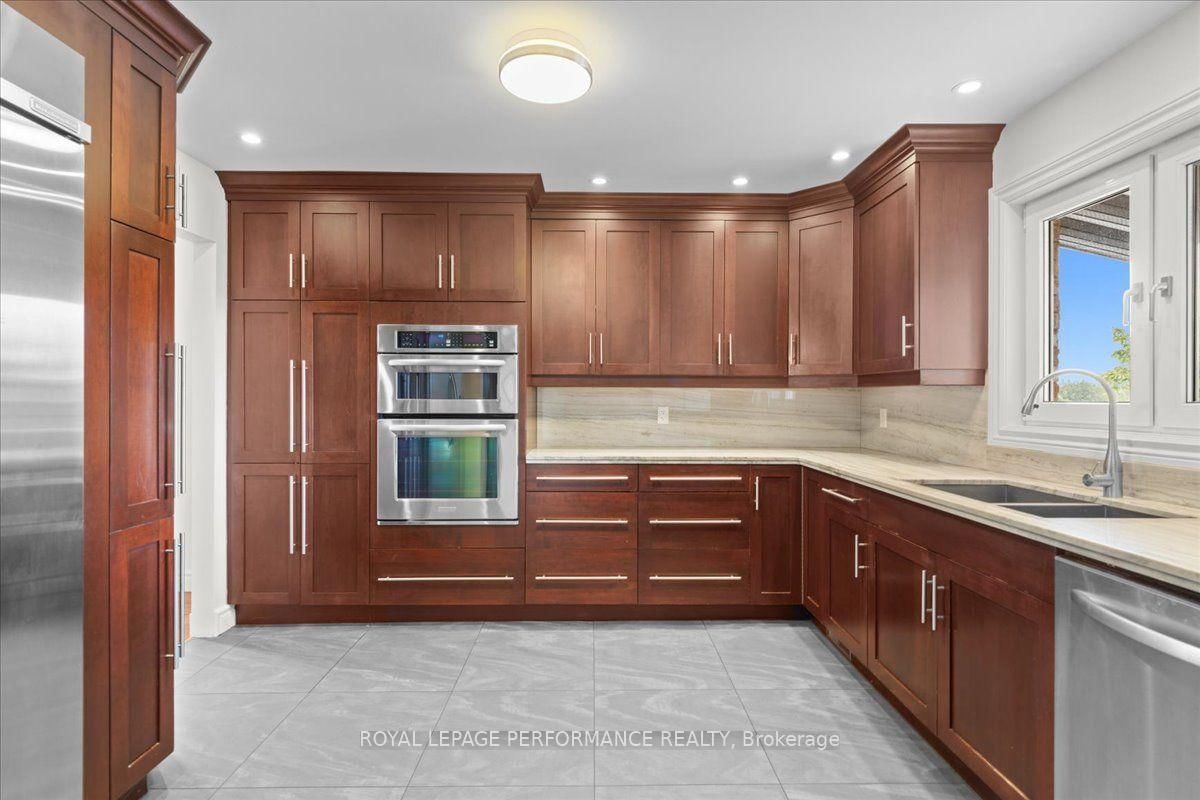 4 Wellsmere Court • Ottawa, ON photo 7