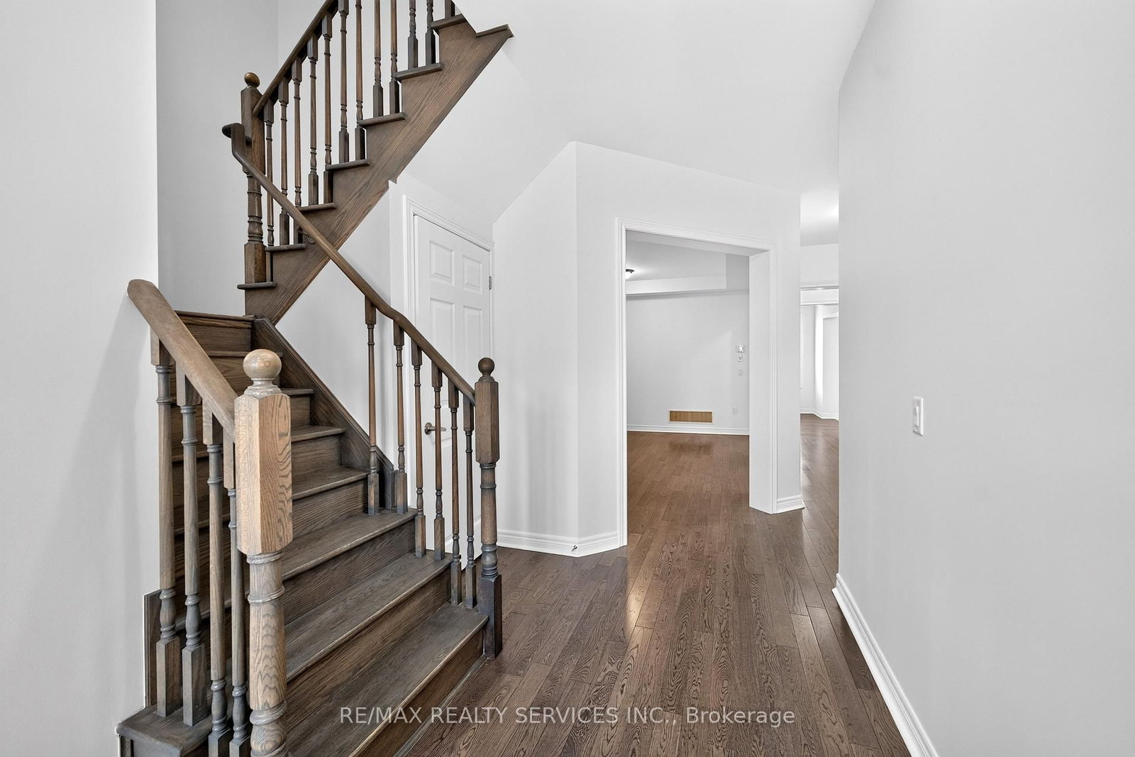 1149 Upper Thames Drive • Woodstock, ON photo 6