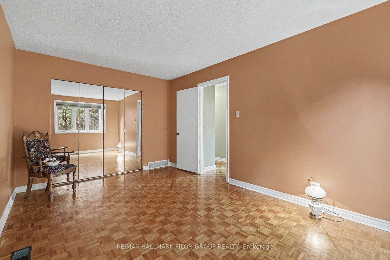 496 Tisdale Crescent • Ottawa, ON photo 12