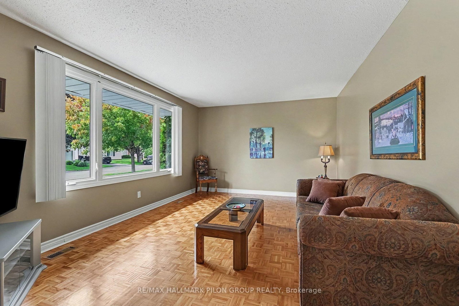 496 Tisdale Crescent • Ottawa, ON photo 5