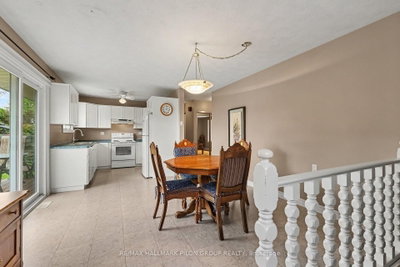 496 Tisdale Crescent • Ottawa, ON photo 8