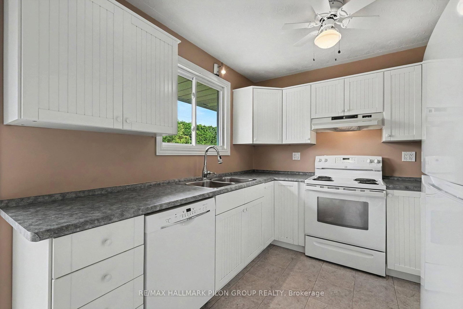 496 Tisdale Crescent • Ottawa, ON photo 9