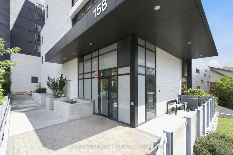 1001 - 158 King Street N