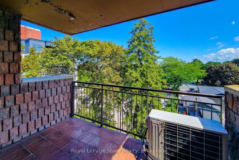 405 - 28 Robinson Street N