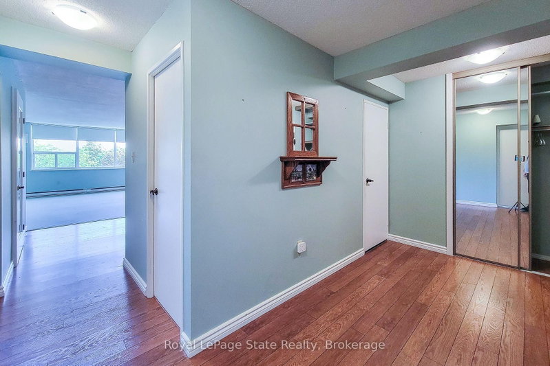 405 - 28 Robinson Street N