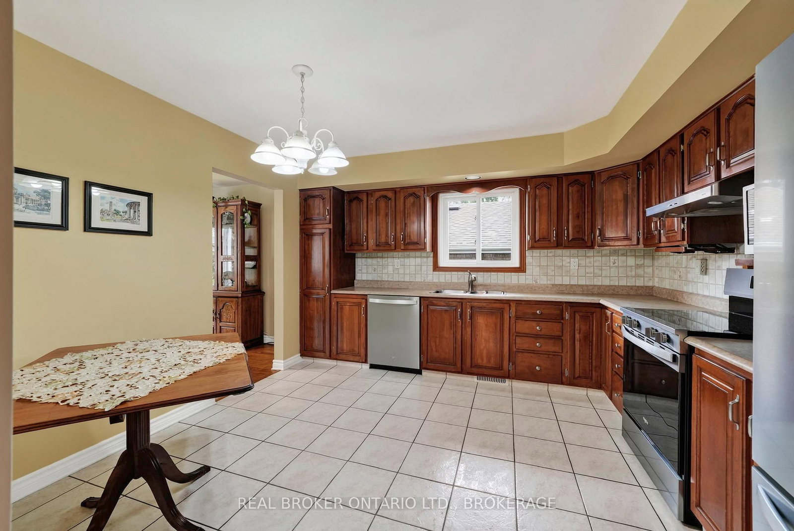 1321 Stormont Drive • Cornwall, ON photo 11