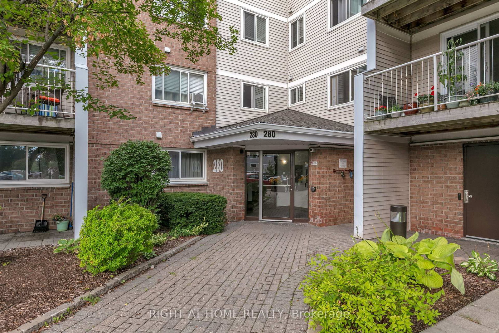 301 - 280 Brittany Drive, Ottawa