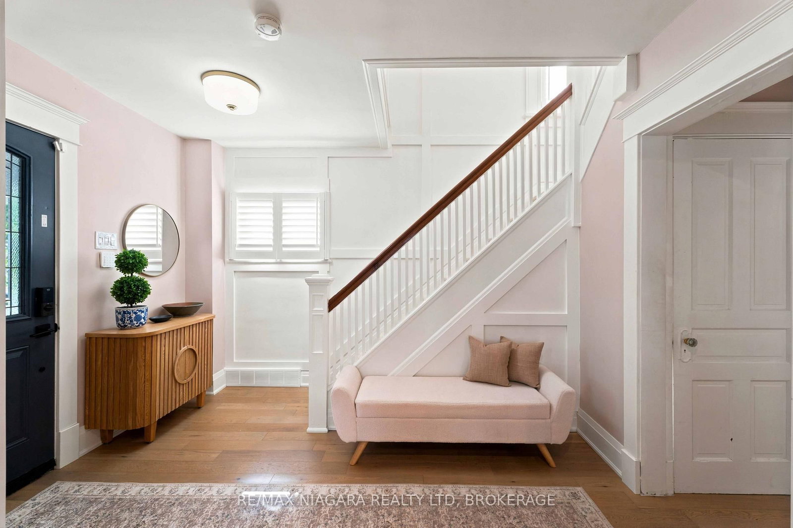 9 JOHNSTON Street • St. Catharines, ON photo 5
