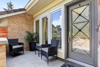 15 Kintail Court • Stittsville, ON photo 3