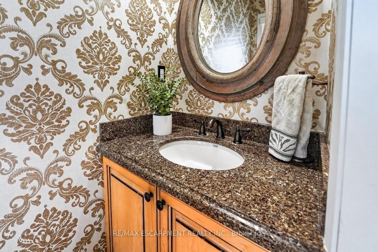 58 Peach Tree Lane • Grimsby, ON photo 11