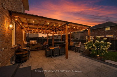 58 Peach Tree Lane • Grimsby, ON photo 2