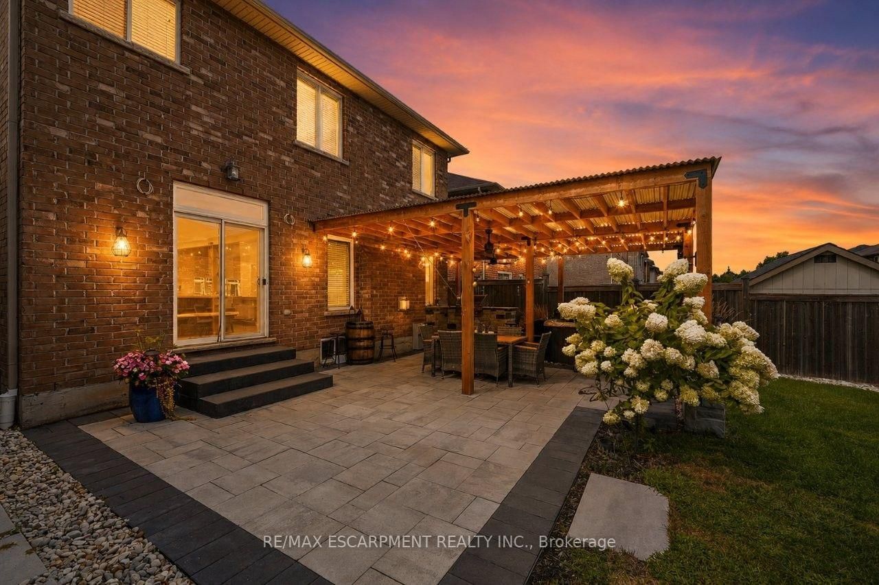 58 Peach Tree Lane • Grimsby, ON photo 3