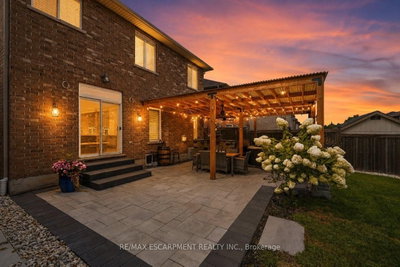 58 Peach Tree Lane • Grimsby, ON photo 3