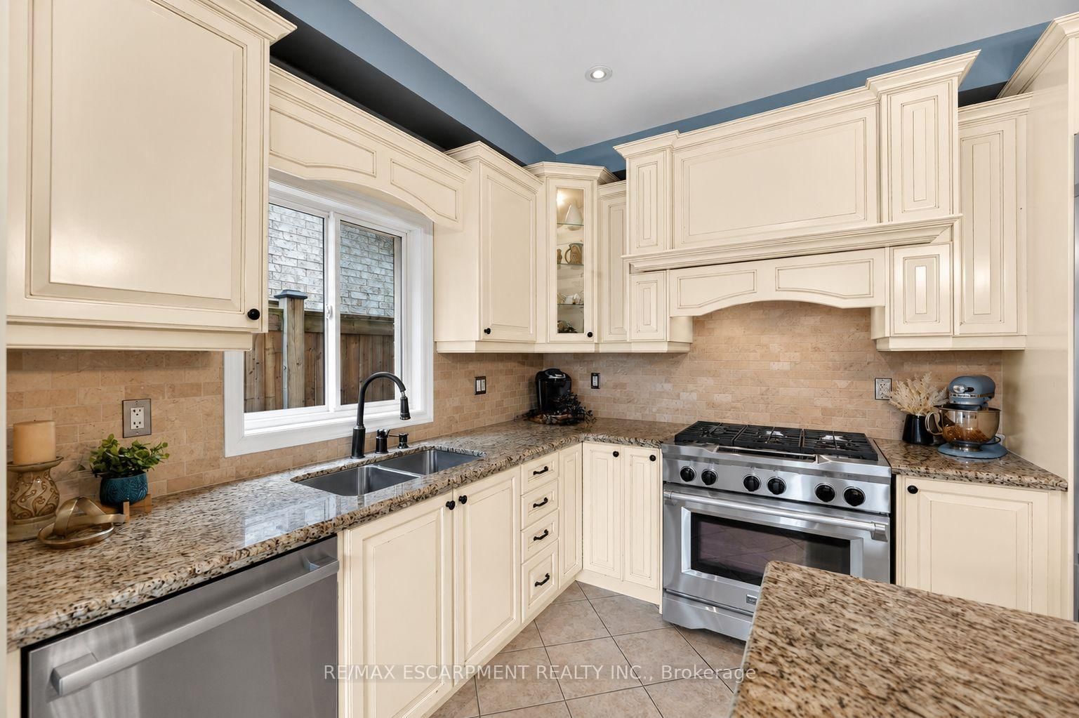 58 Peach Tree Lane • Grimsby, ON photo 9