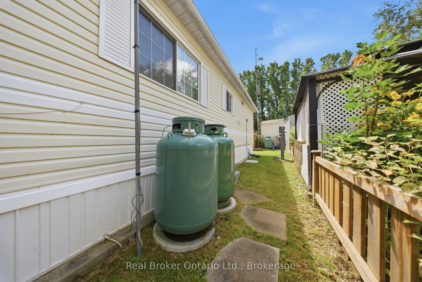428 Pine Pass • Centre Wellington, ON photo 42
