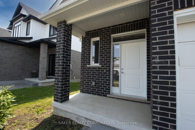Detached House for sale at 16 Armstrong Street, Strathroy-Caradoc, Ontario, N0L 1E0 - Mount Brydges - MLS: X13716040