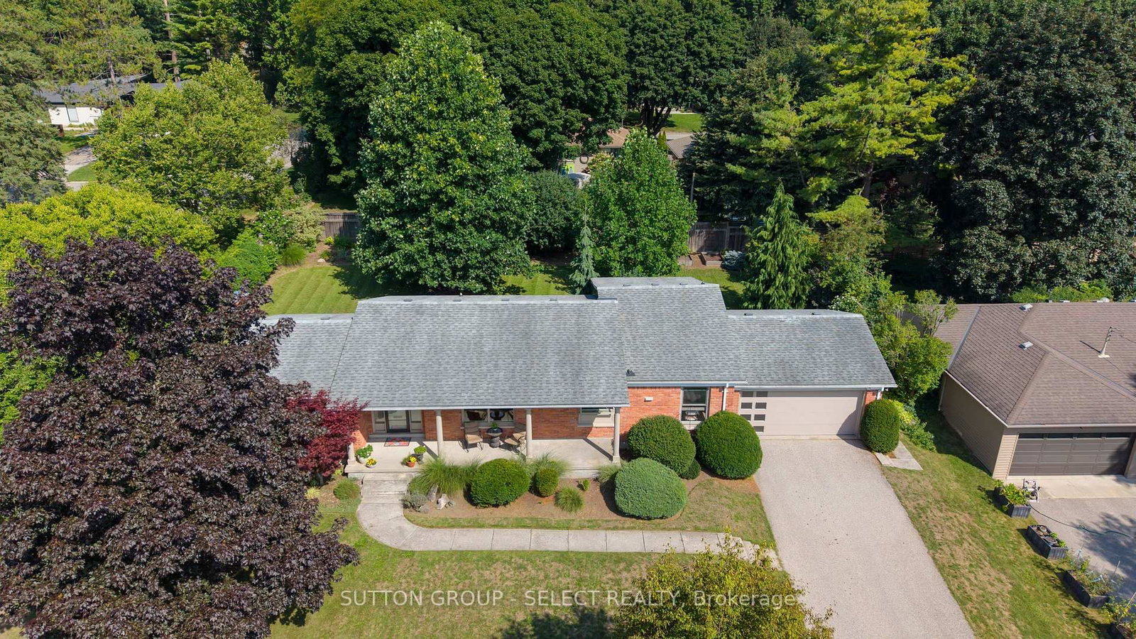 Detached House sold at 847 Clearview Avenue, London North, Ontario, N6H 2N1 - North Q - MLS: X13716080