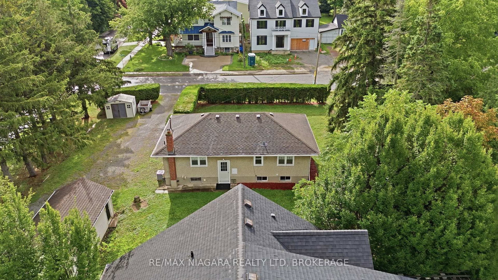 557 Mississagua Street • Niagara-on-the-Lake, ON photo 2