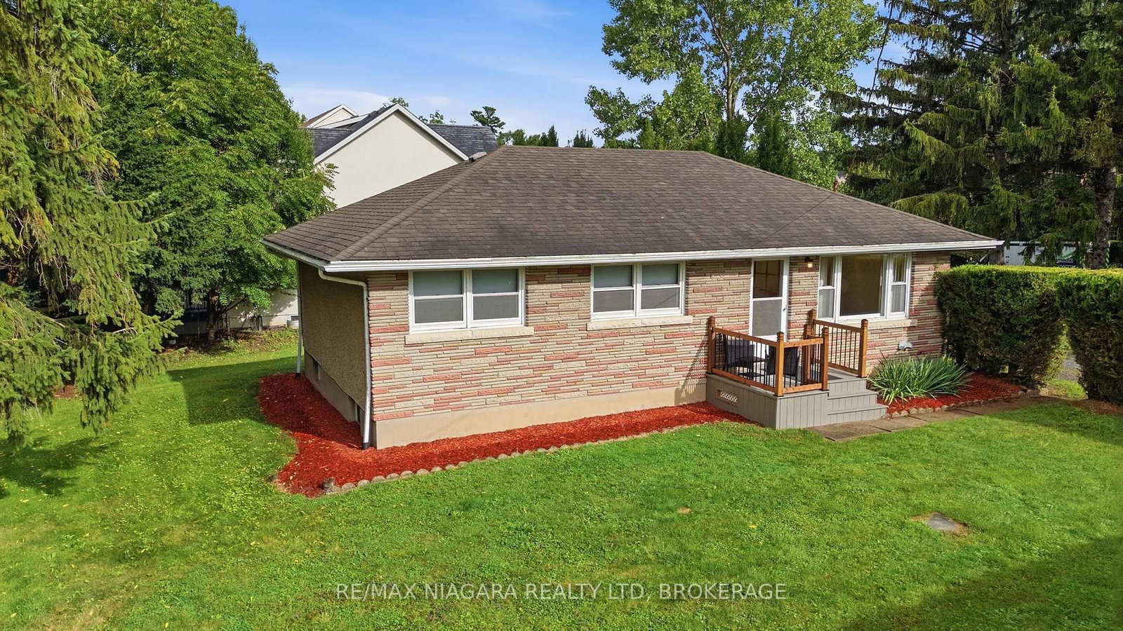 557 Mississagua Street • Niagara-on-the-Lake, ON photo 5