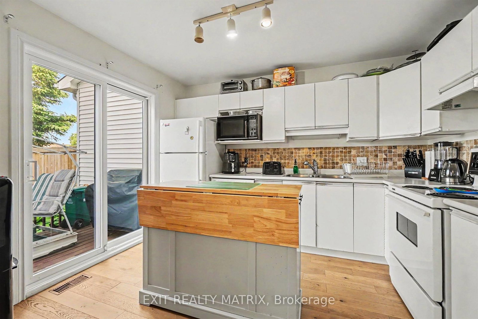 2209 Saturn Crescent • Ottawa, ON photo 9
