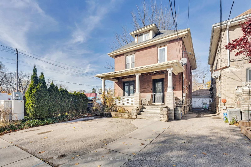 8 Bruce Street