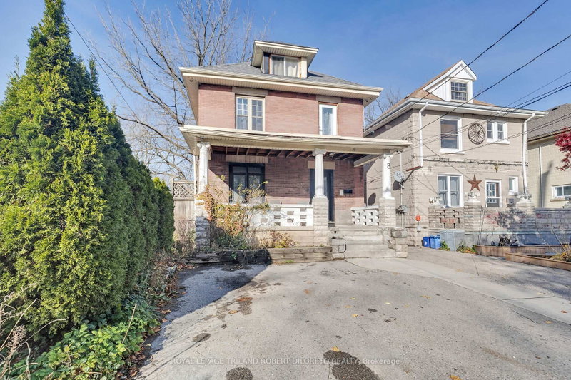 8 Bruce Street