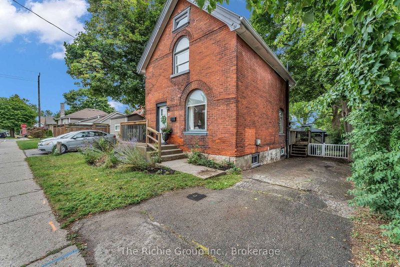 119 Brock St photo 4