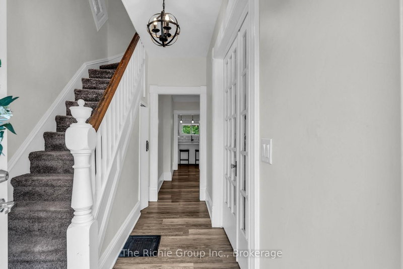 119 Brock St photo 5