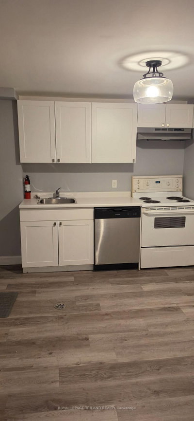 783 Dundalk Drive • London South, ON photo 9