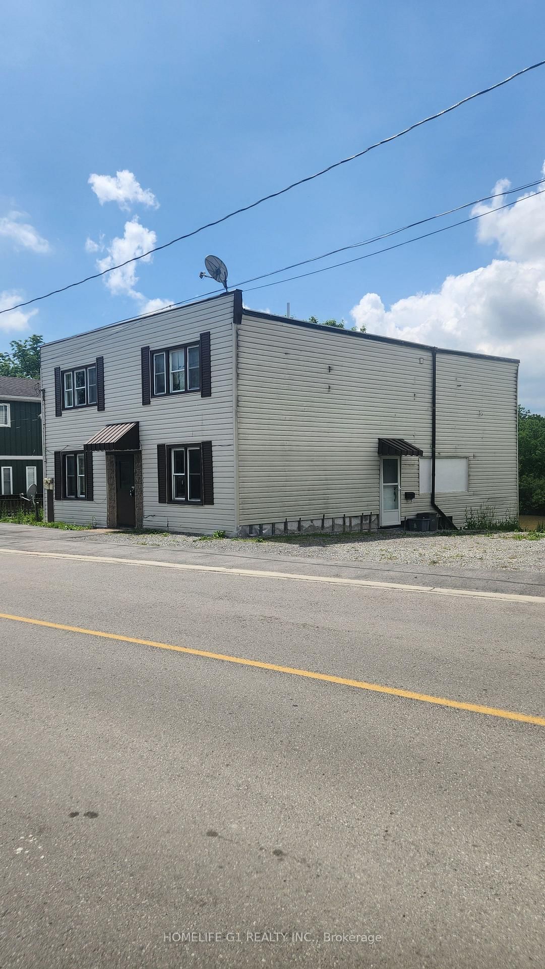 42 Riverside Drive • Welland, ON photo 1