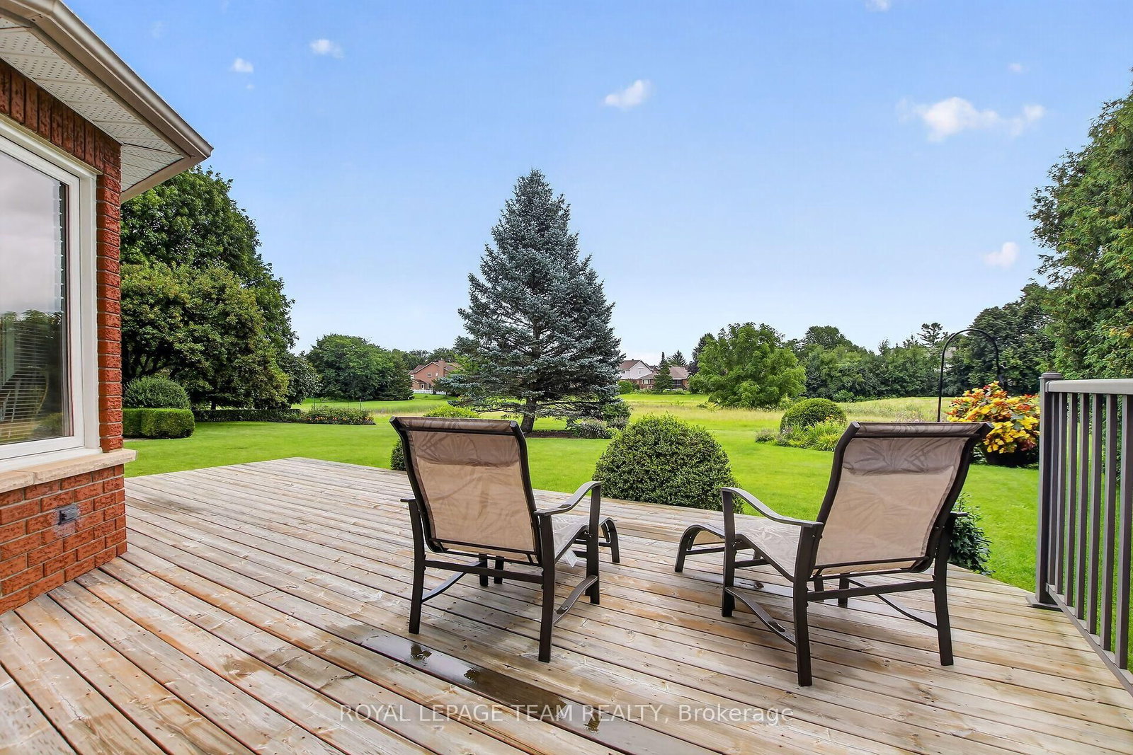 19 Slade Crescent • Kanata, ON photo 2