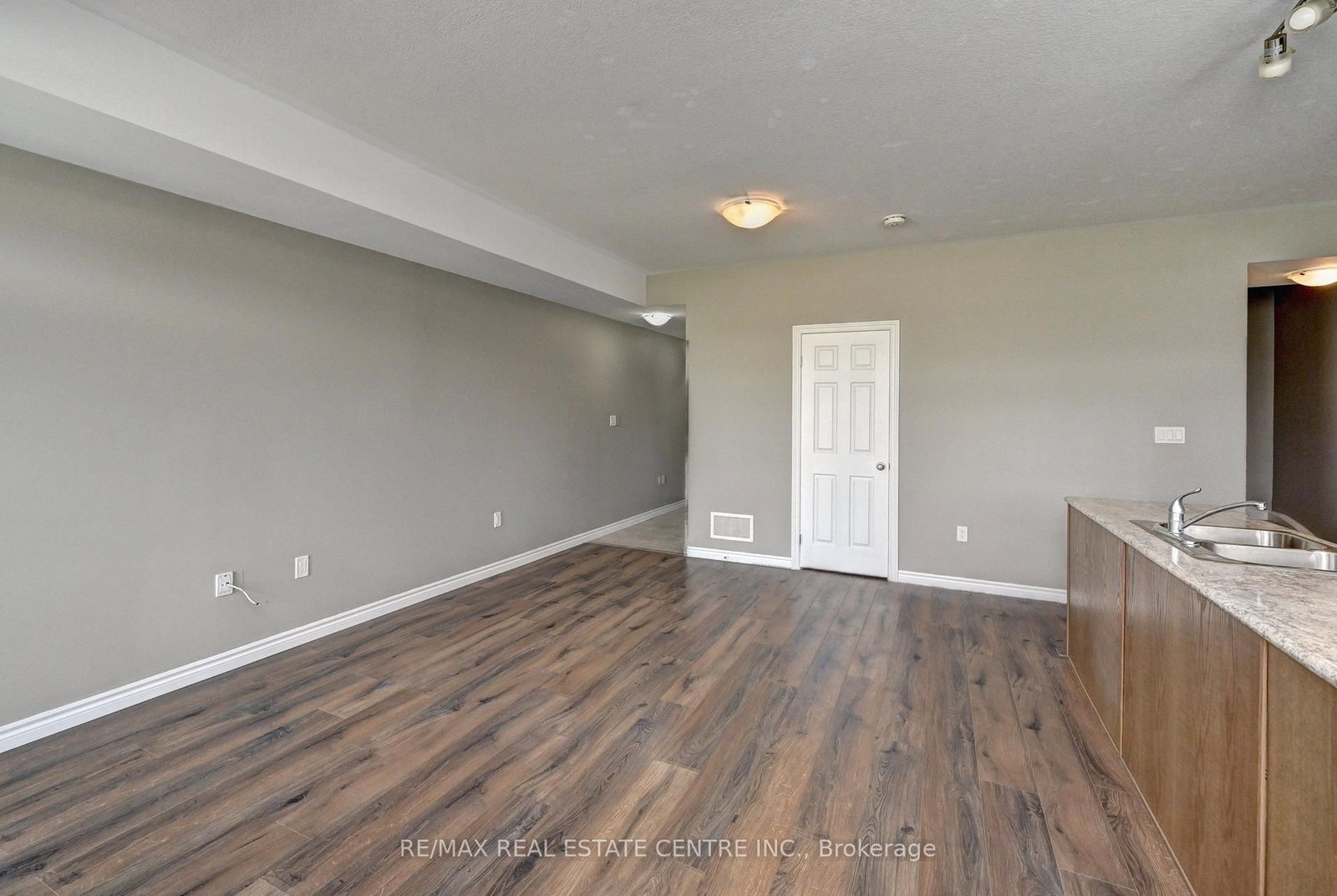 102 Wheat Lane • Kitchener, ON photo 13