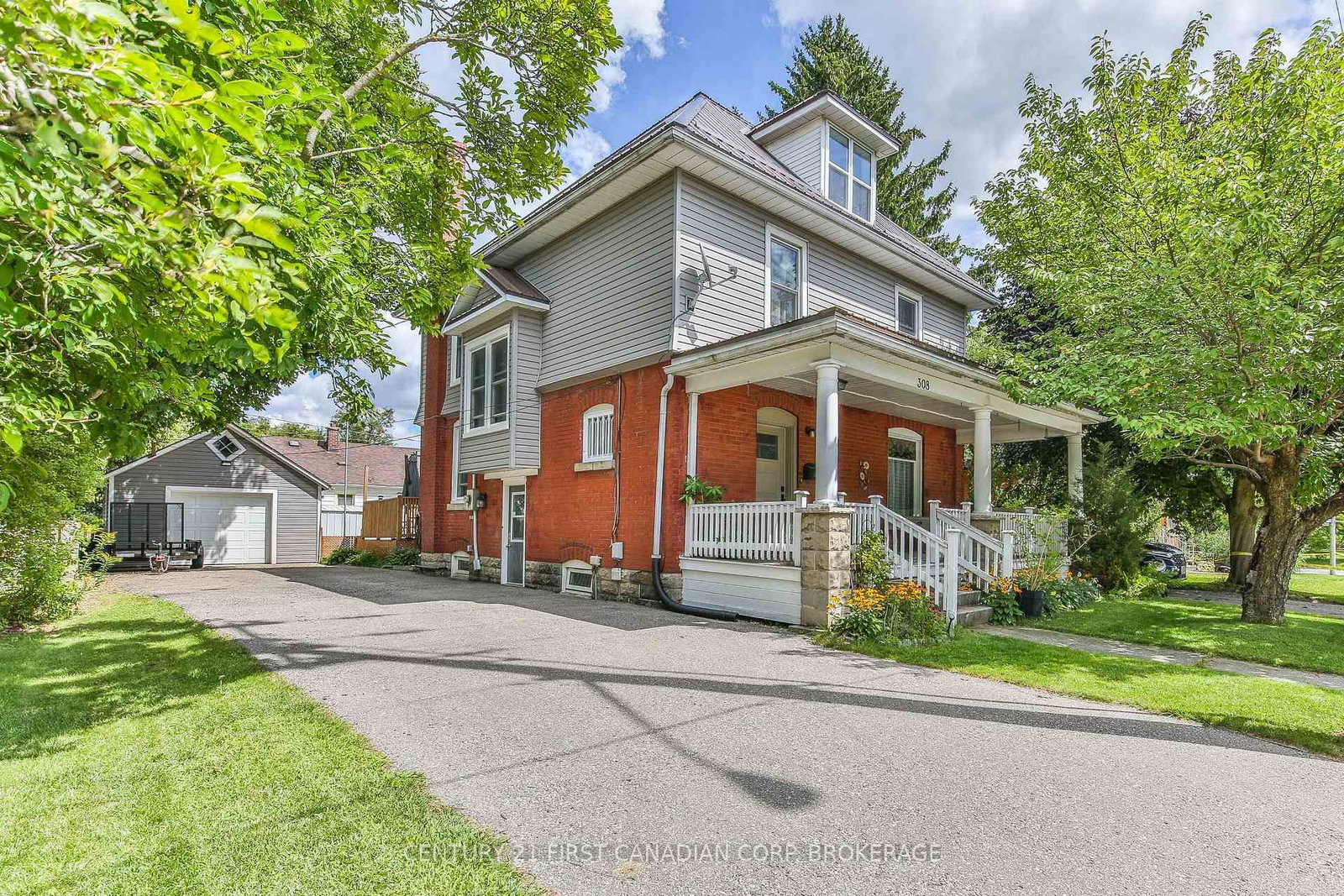 308 Broadway Street • Tillsonburg, ON photo 1