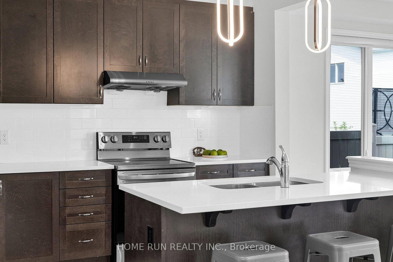 534 Arosa Way • Ottawa, ON photo 5