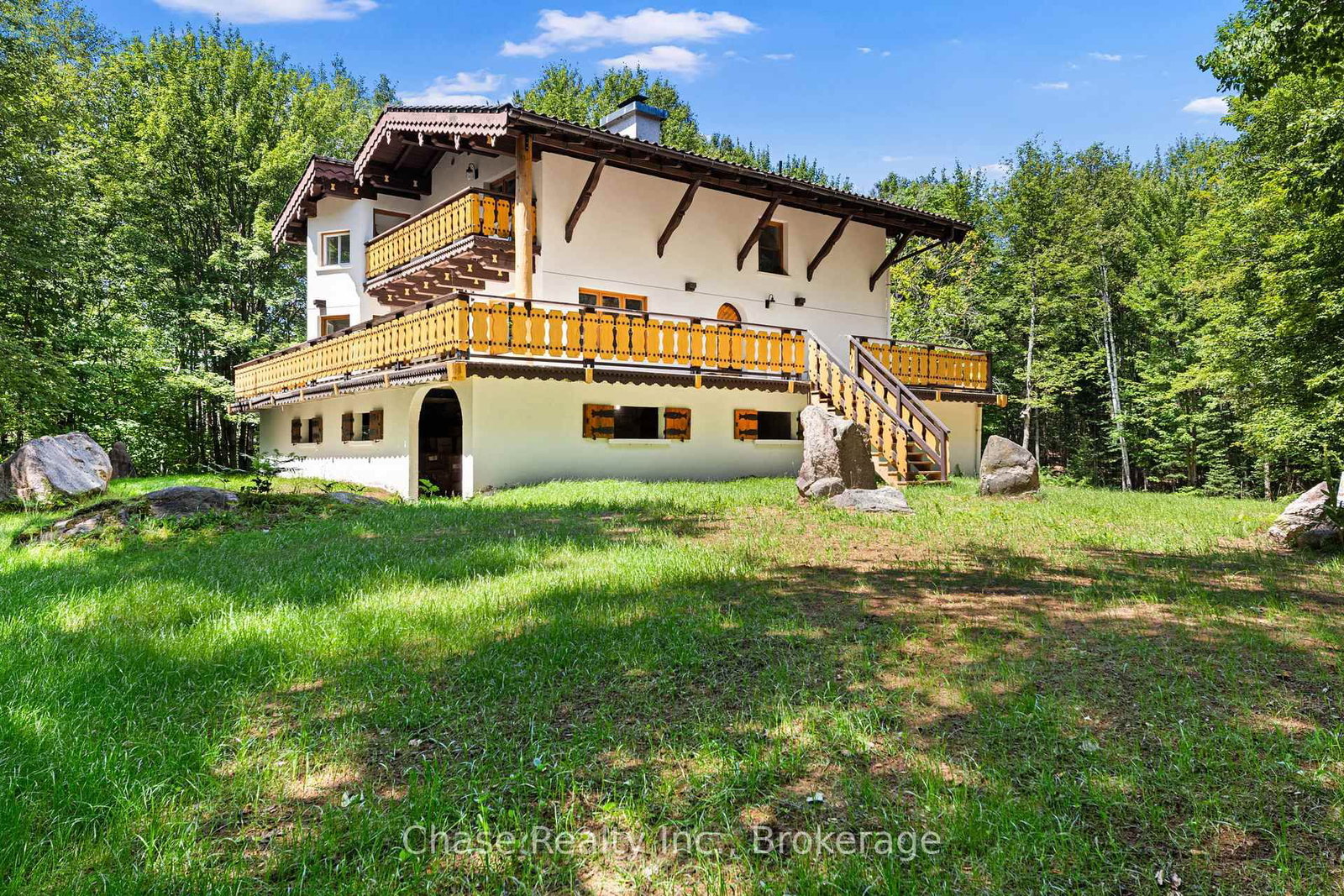 878 DEER LAKE RD Road • Huntsville, ON photo 1