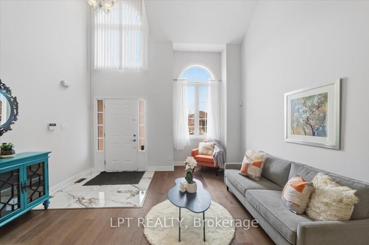 48 Nashville Circle • Hamilton, ON photo 2