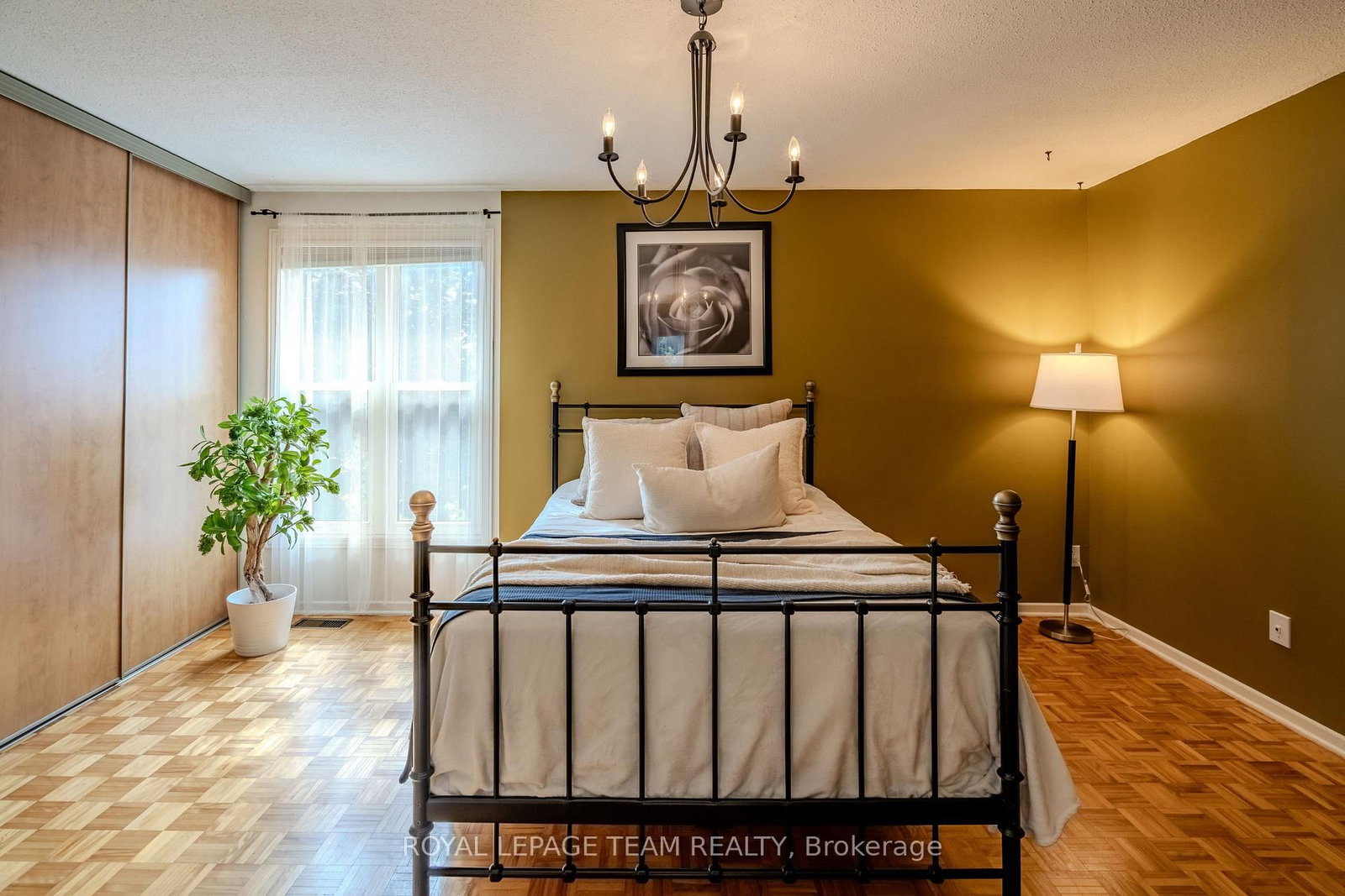 2 Larkshire Lane • #B • Ottawa, ON photo 16