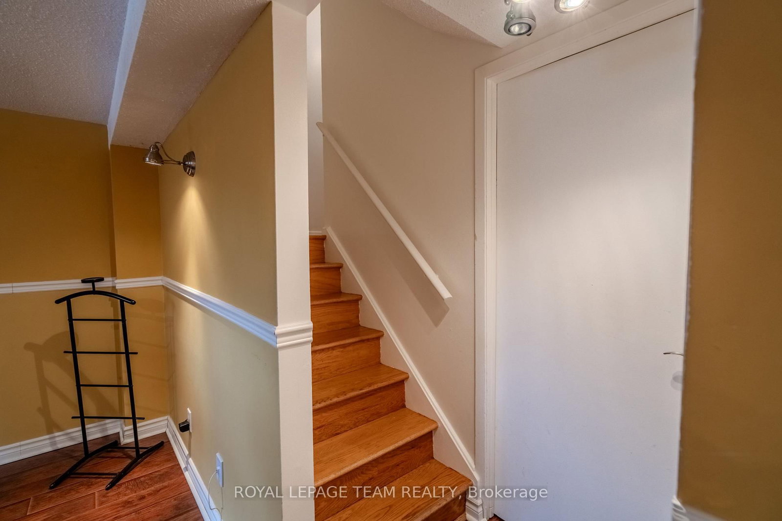 2 Larkshire Lane • #B • Ottawa, ON photo 23