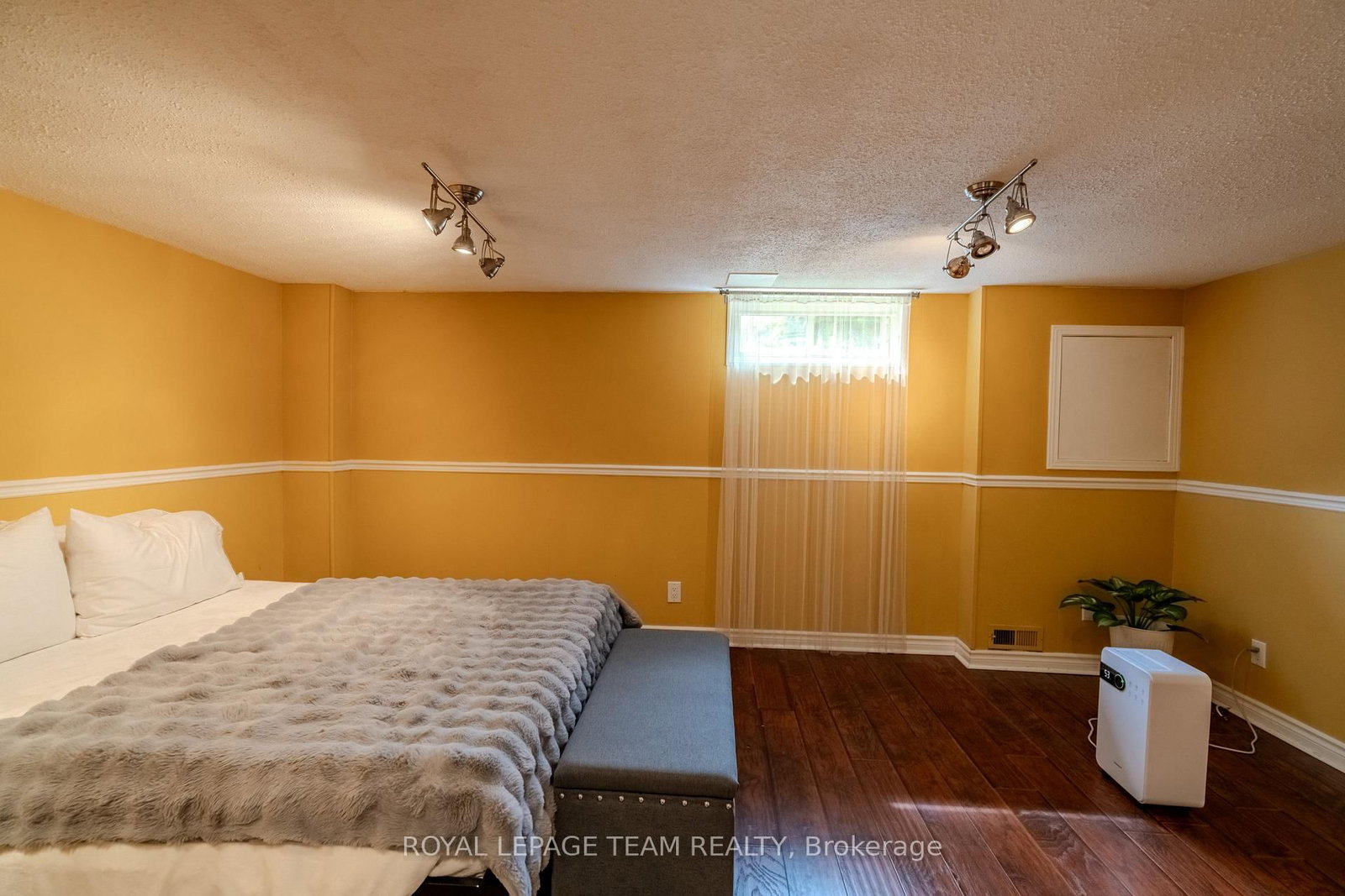 2 Larkshire Lane • #B • Ottawa, ON photo 24