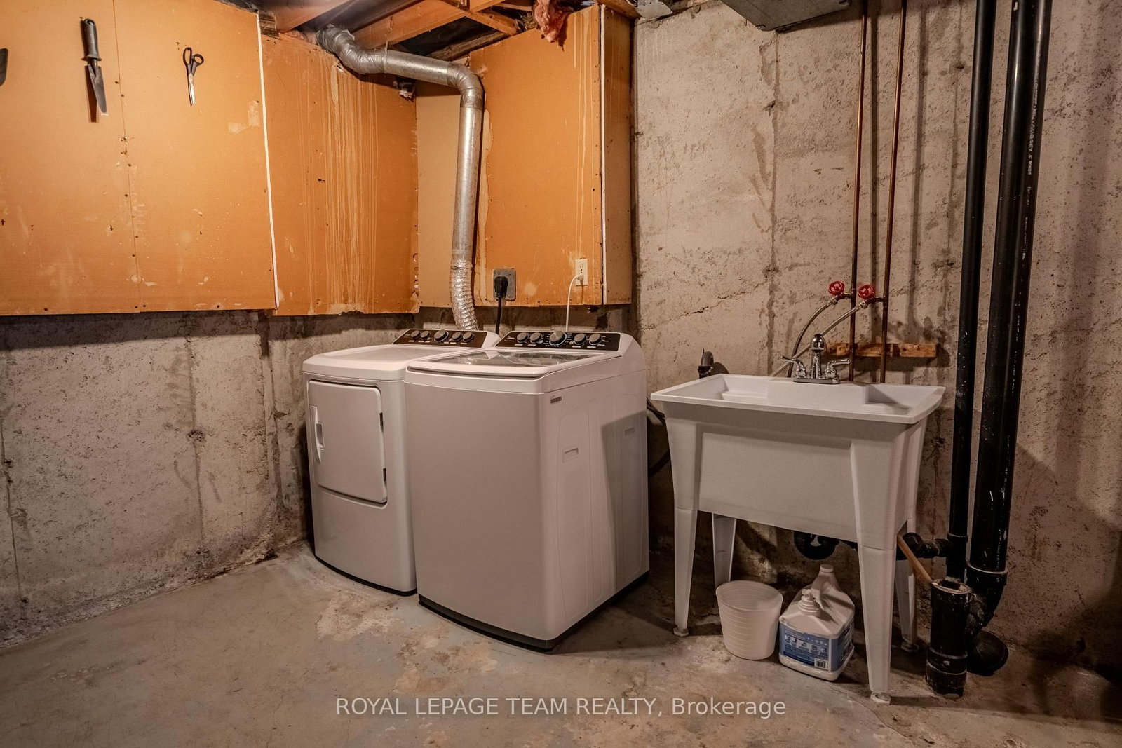 2 Larkshire Lane • #B • Ottawa, ON photo 26
