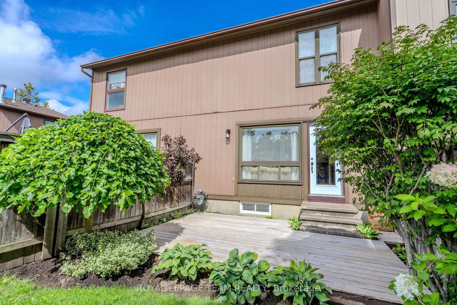2 Larkshire Lane • #B • Ottawa, ON photo 30