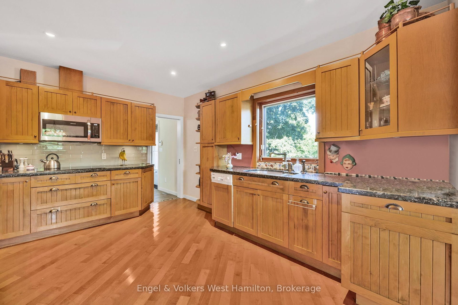 94 8 Highway • Hamilton, ON photo 13