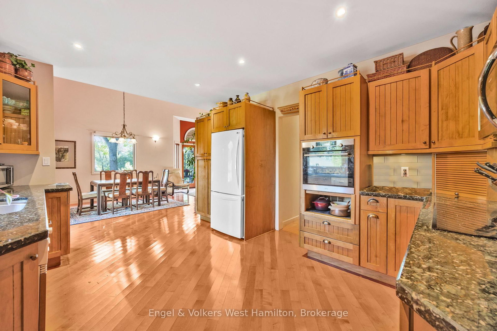 94 8 Highway • Hamilton, ON photo 15