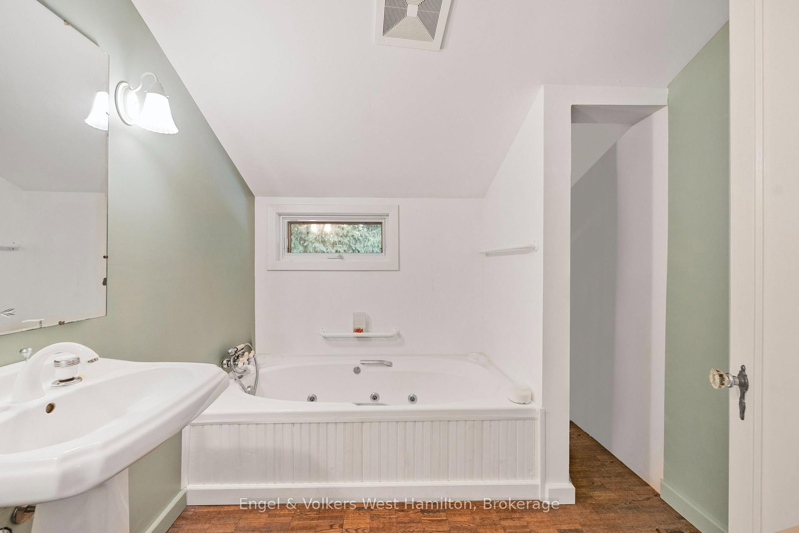 94 8 Highway • Hamilton, ON photo 29