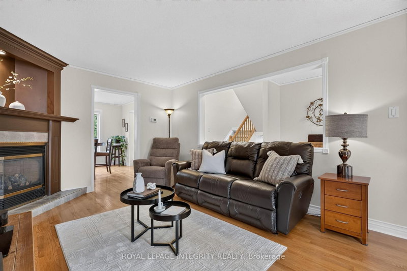 1692 Toulouse Cres photo 5