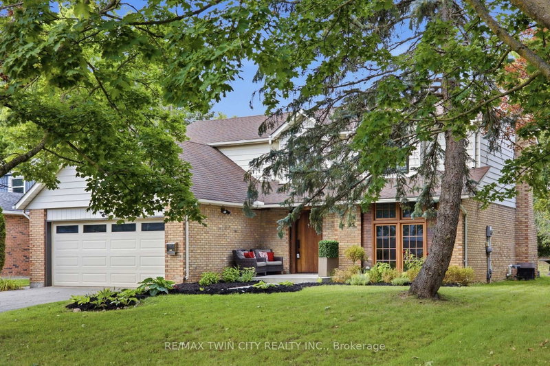 416 Clairbrook Crescent