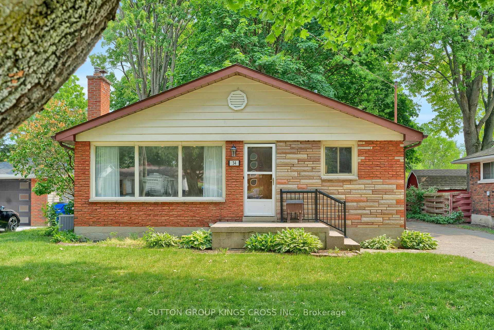 34 Hillcrest Avenue • Chatham-Kent, ON photo 1