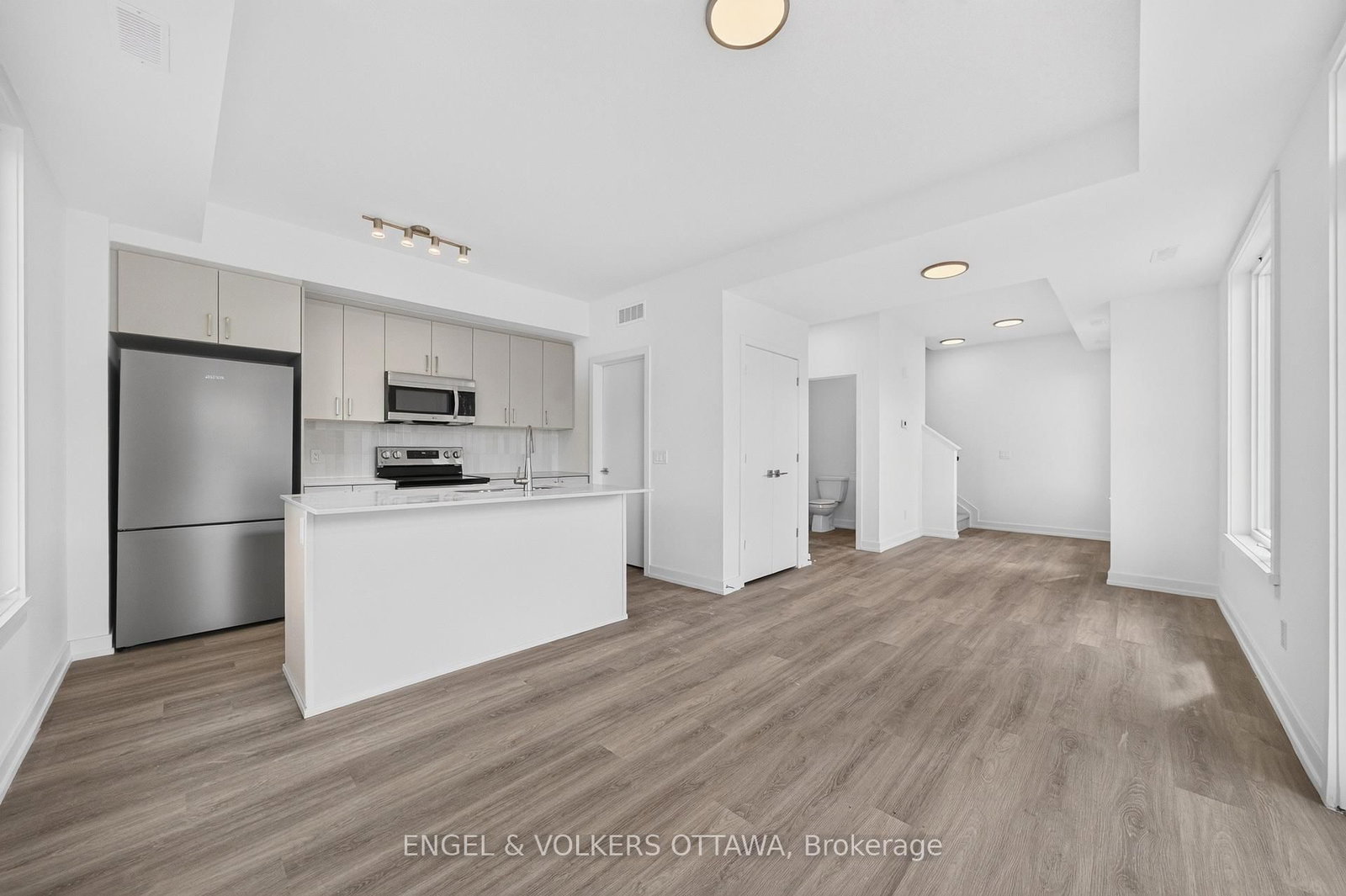 227 Stardust Private, Gloucester 5