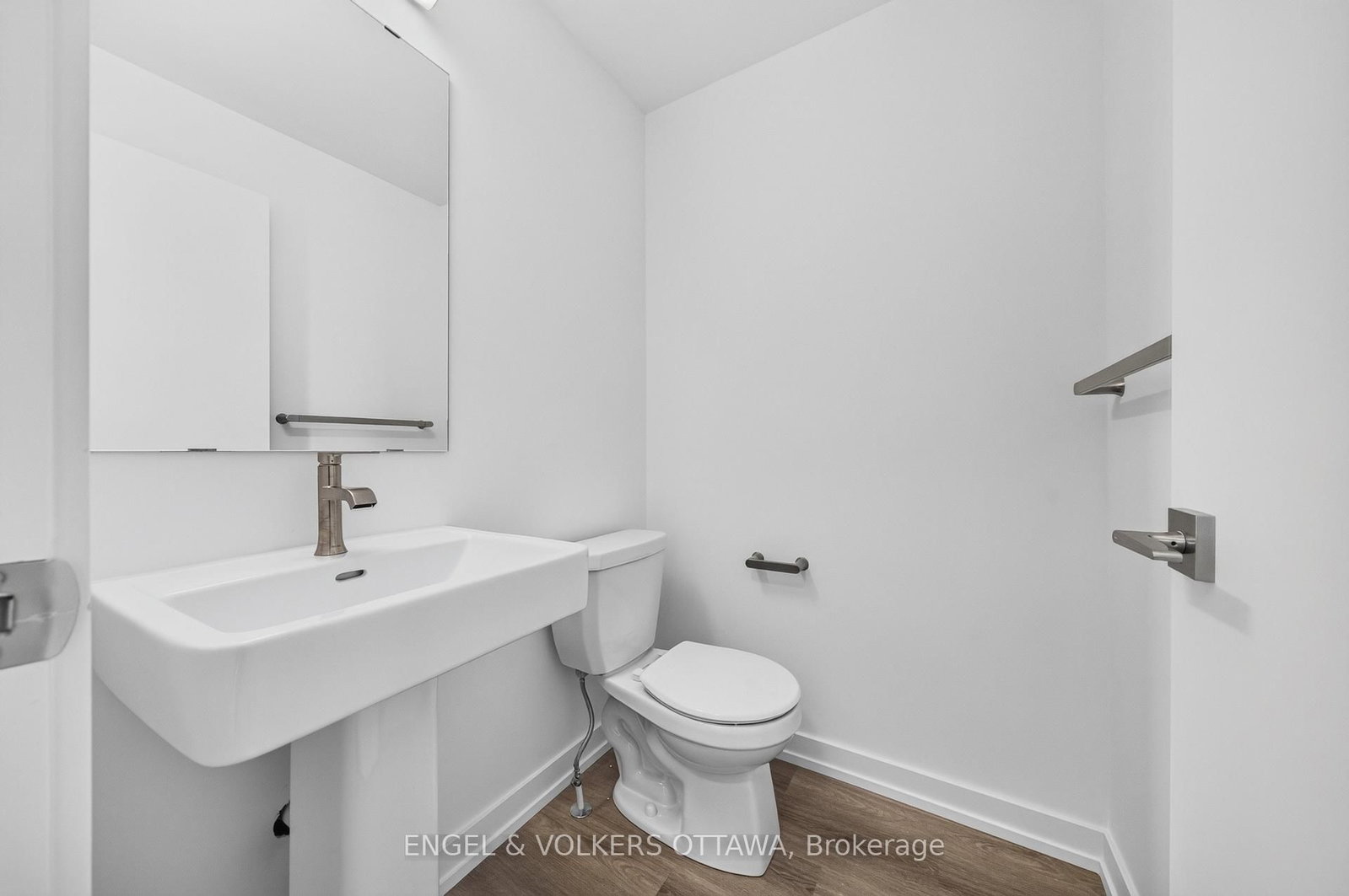 225 Stardust Private, Gloucester 4